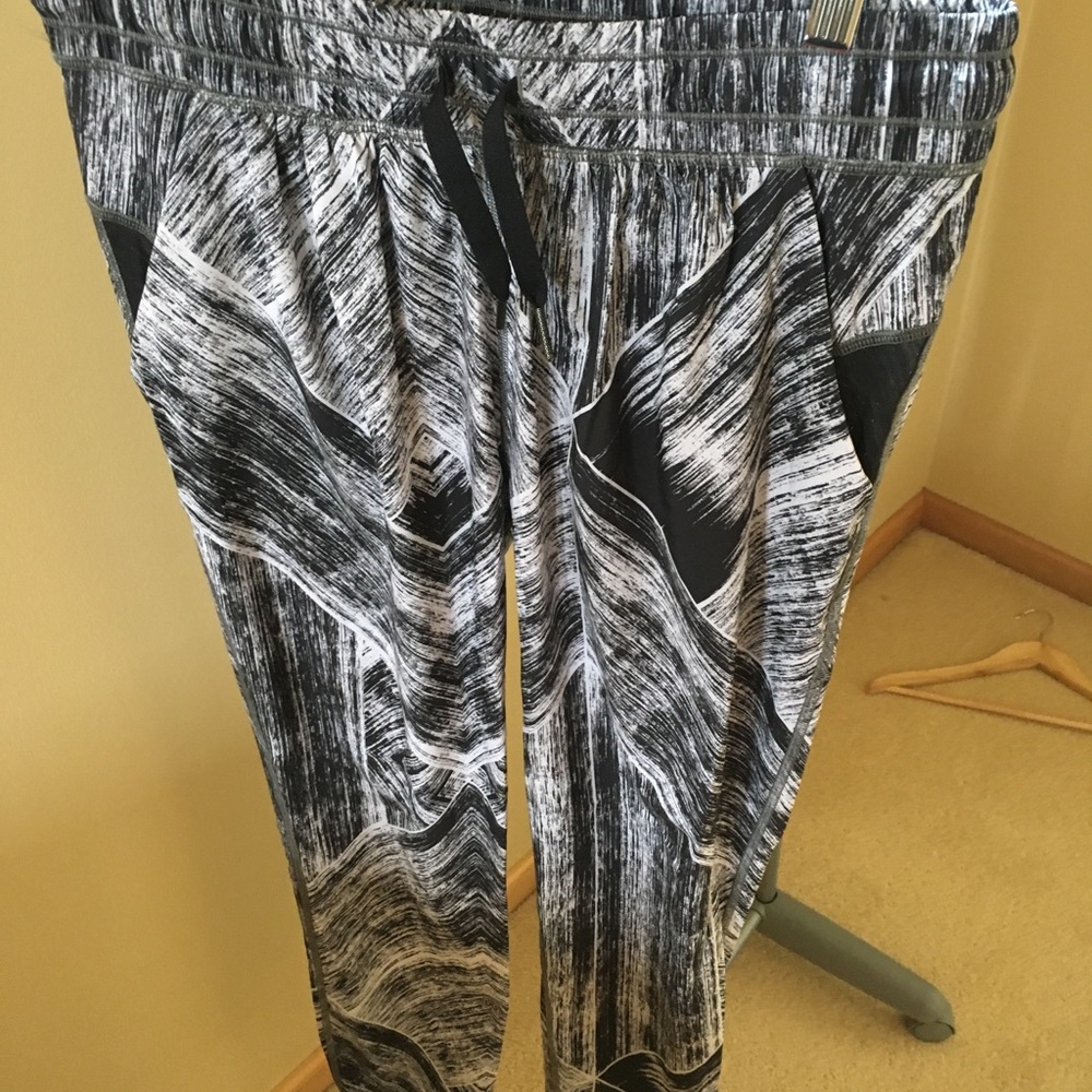 Lululemon Light windpant